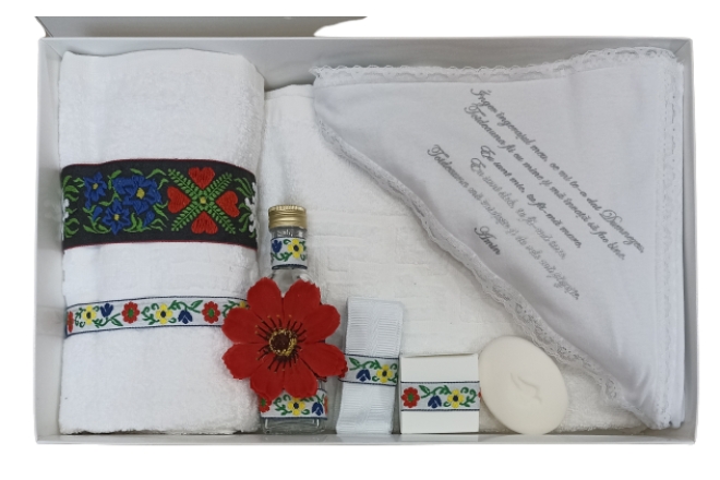 5814-trusou-botez-cu-motive-traditionale.jpg Trusou Botez Cu Motive Traditionale - imagine 1