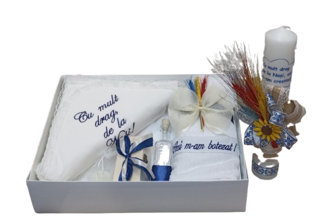 8314-set-botez-cu-motive-traditionale.jpg Set Botez Cu Motive Traditionale - imagine 1